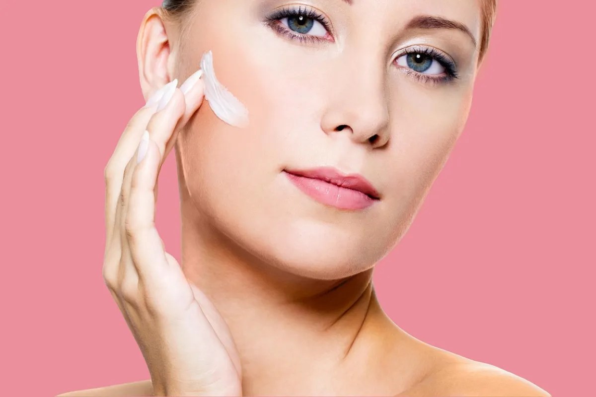 Crema viso con protezione solare