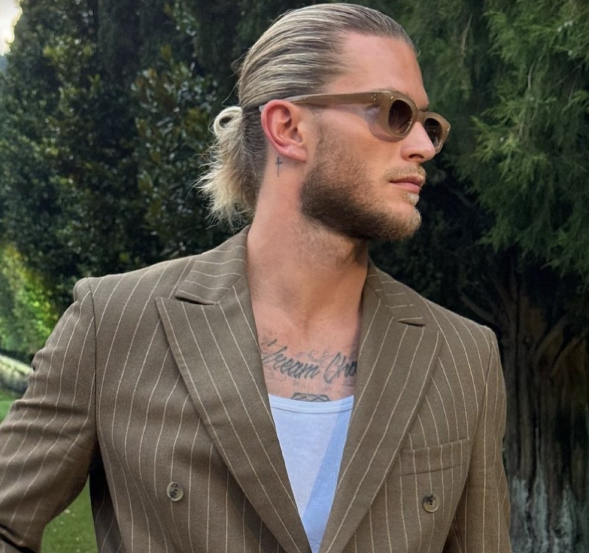 Loris Karius più bello che mai a Como durante una sfilata lascia le donne senza fiato